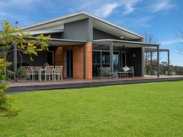 Cottage for sale in Ladys Pass, Victoria