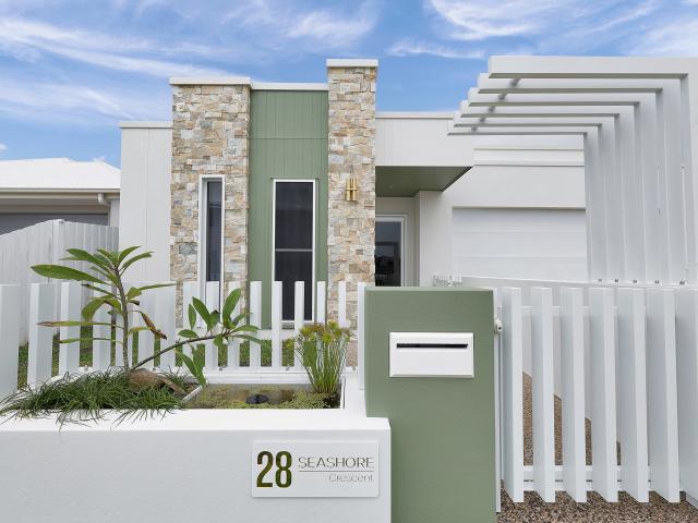 House for sale in Mackay Harbour