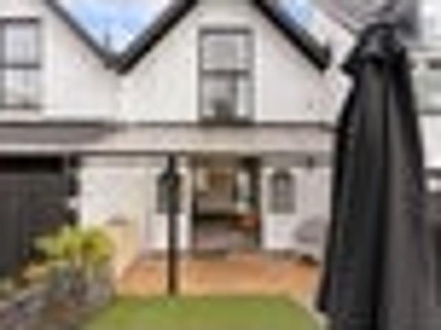 Townhouse for sale in Balmoral