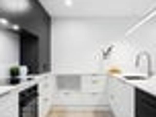 Townhouse for sale in Chaslands, Canterbury