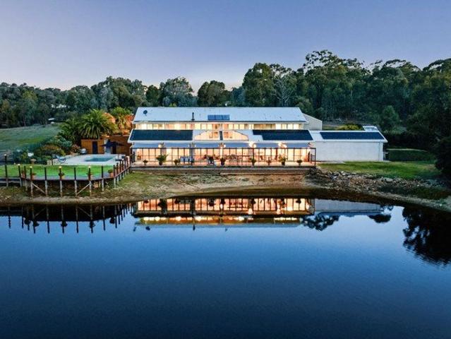 House for sale in Sedgwick, Victoria