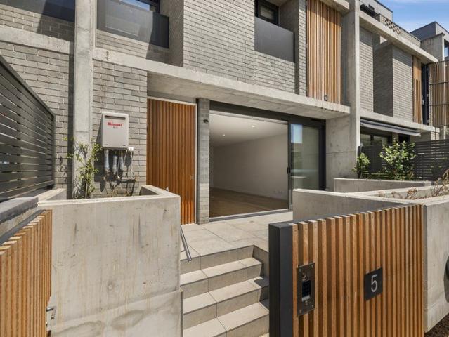 Townhouse for rent in McKinnon, Melbourne