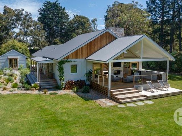 Cottage for sale in Camerons Creek, Victoria