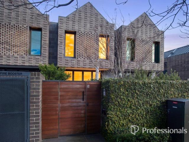 Townhouse for sale in Camerons Creek, Victoria