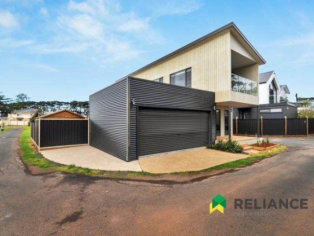 Townhouse for rent in Camerons Creek, Victoria