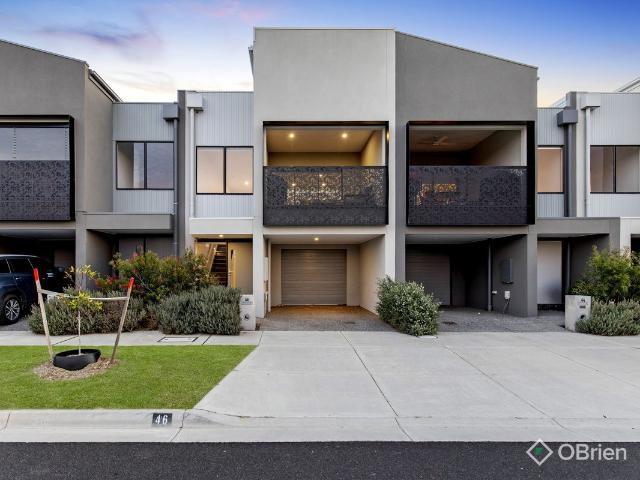 Townhouse for sale in Cranbourne South