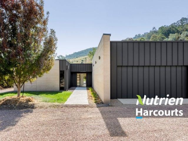 Cottage for sale in Myrrhee, Victoria