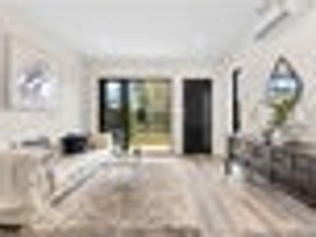Townhouse for sale in Henderson-Massey, Rapanui
