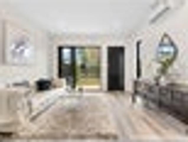 Townhouse for sale in Henderson-Massey, Rapanui