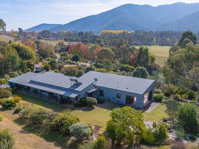 Cottage for sale in Myrtleford, Victoria