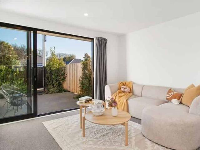 Townhouse for rent in Heathcote, Canterbury