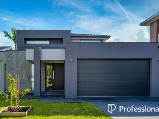 Townhouse for sale in Camerons Creek, Victoria