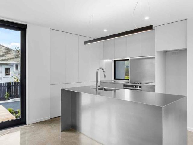Townhouse for rent in Chaslands, Canterbury