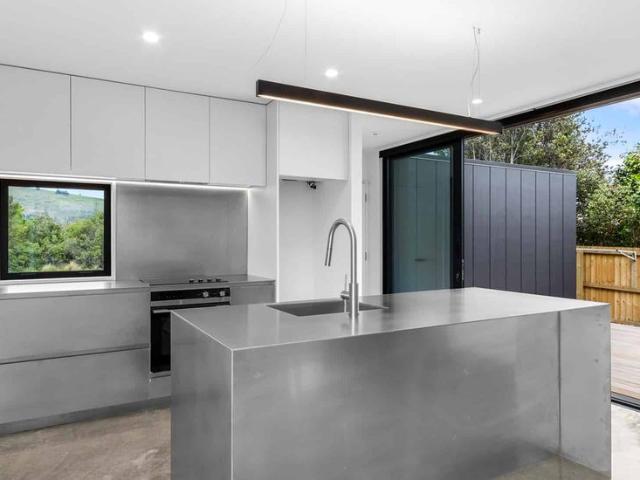 Townhouse for rent in Chaslands, Canterbury