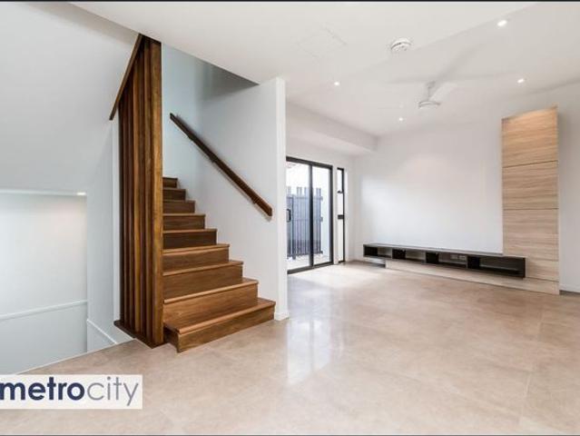 Townhouse for rent in Toombul, Queensland