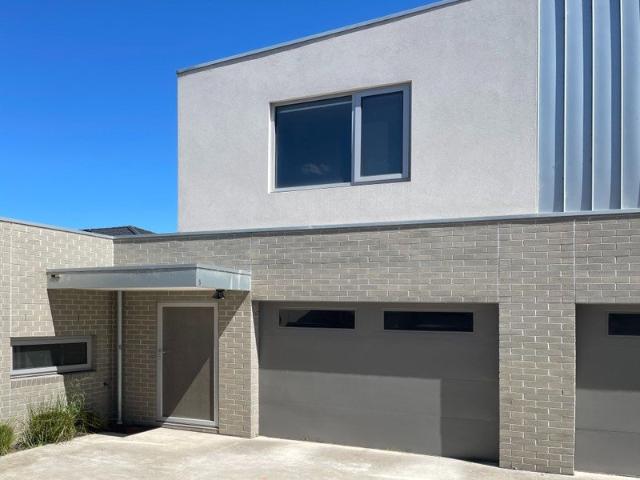 Townhouse for rent in Reservoir, Melbourne