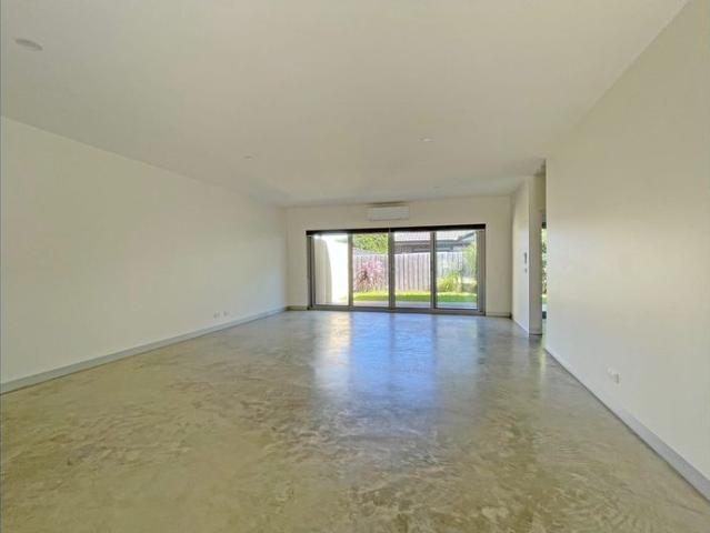 Townhouse for rent in Reservoir, Melbourne