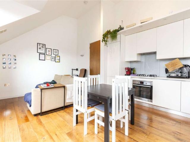 Apartment for rent in Shepherd's Hill, Cat Hill