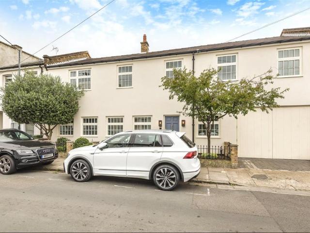House for rent in Mortlake, Greater London