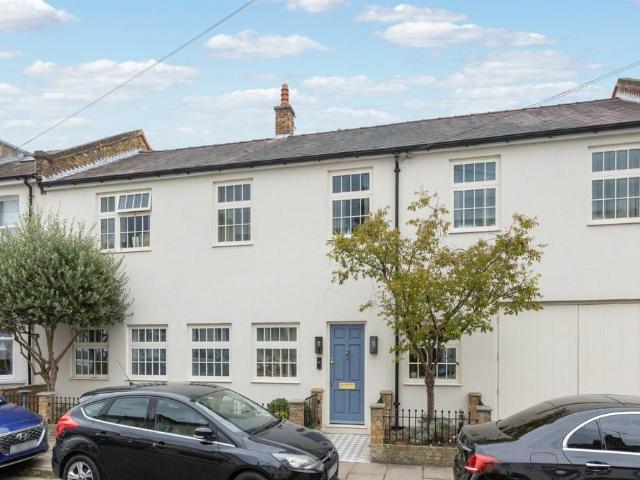 House for rent in Mortlake, Greater London
