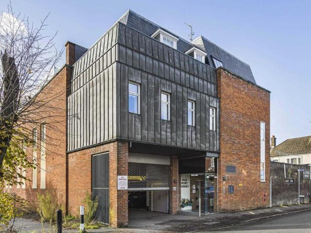 Apartment for rent in Hatching Green, Five Acres