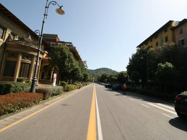 Locale Commerciale in vendita a Gallo, Montecatini Terme