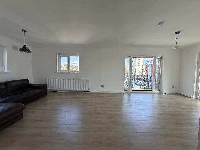 Apartment for rent in Nangreaves, Wales