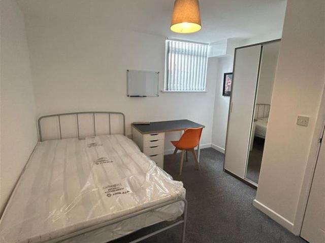 Room for rent in Ball Hill, West Midlands