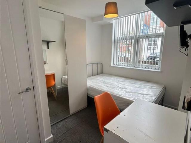 Room for rent in Ball Hill, West Midlands