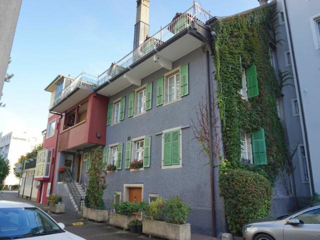 Mehrfamilienhaus kaufen in Delémont, Jura