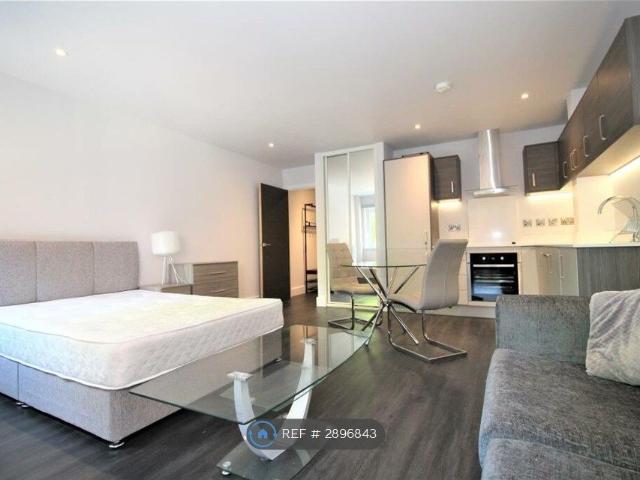 Studio for rent in St Matthew's, Old Wharf