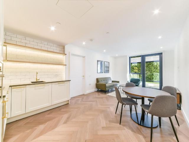 House for rent in St. George in the East, Greater London