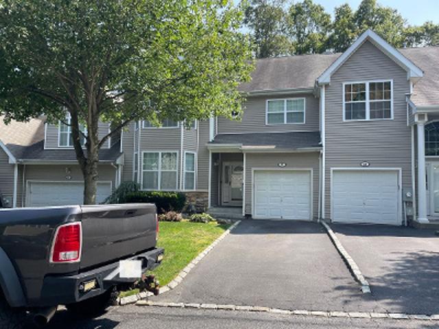 Condo for sale in Bohemia, New York