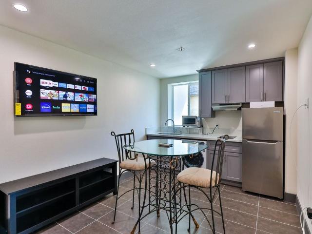 Apartment for rent in Canoga Park, California