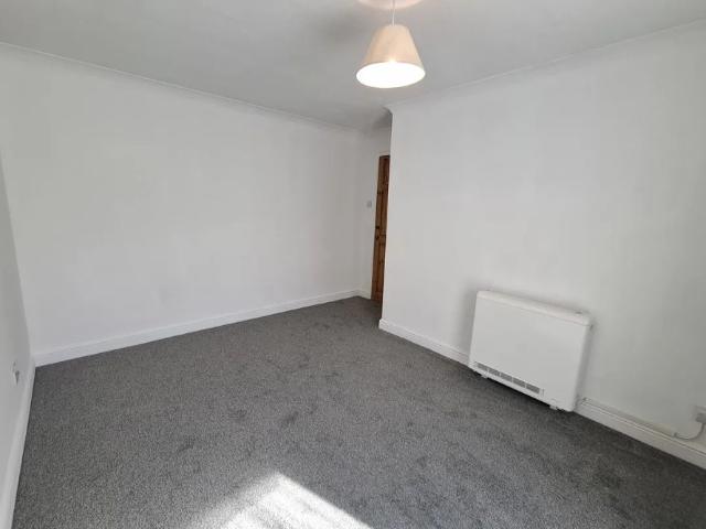 Apartment for rent in Woodhall Farm, Pouchen End