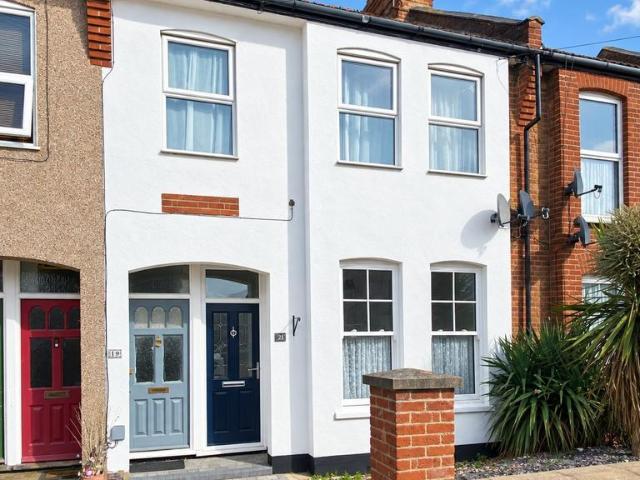 Apartment for rent in Hunter's Forstal, Canterbury