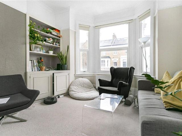 Apartment for rent in London Borough of Hounslow, Strand