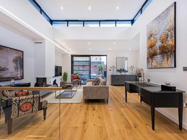 House for rent in London Borough of Ealing, Greater London