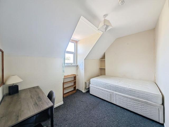 Room for rent in Dulcote, Bath And North East Somerset