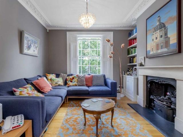 House for rent in Islington, Cat Hill