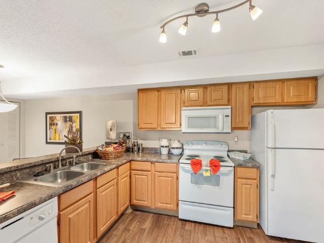 Apartment for rent in Village Gardens Townhomes, Olathe