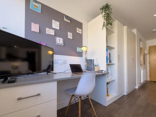 Room for rent in Pennycomequick, Mount Wise