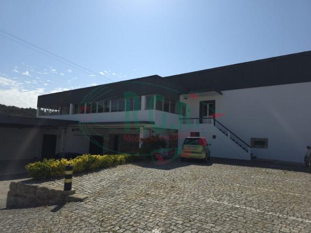 Armazém alugar em Fânzeres, Coelheira