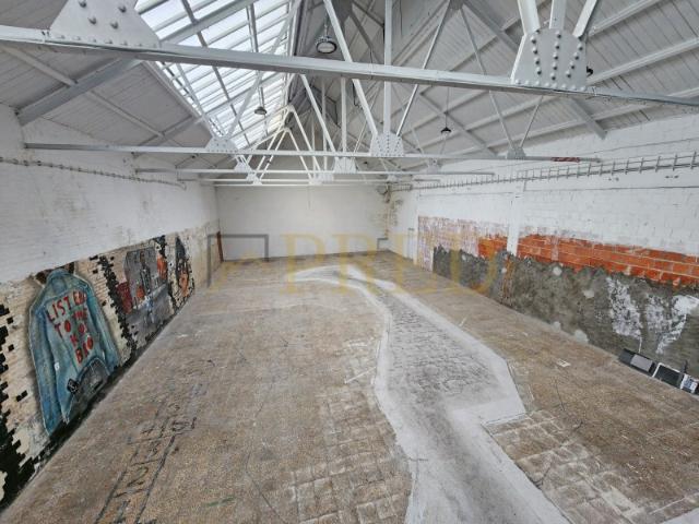 Armazém alugar em Mafamude, Vila Nova De Gaia