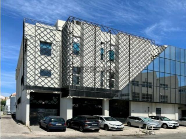 Armazém venda em Loures