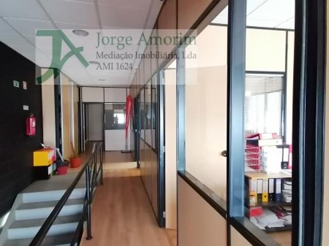 Armazém alugar em Vila Nova De Gaia, Porto