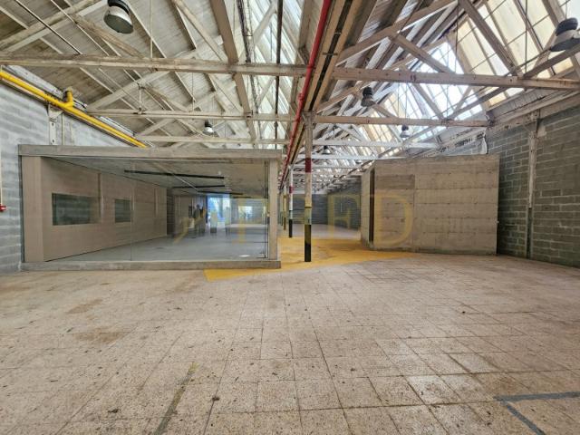 Armazém alugar em Mafamude, Vila Nova De Gaia