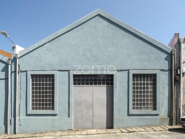 Armazém alugar em Porto