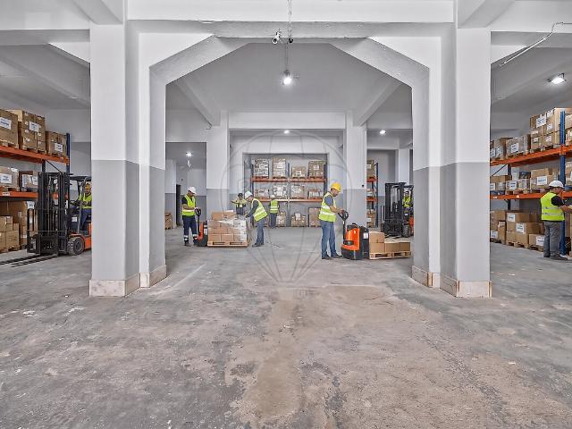 Armazém venda em Alto da Cova da Moura, Amadora