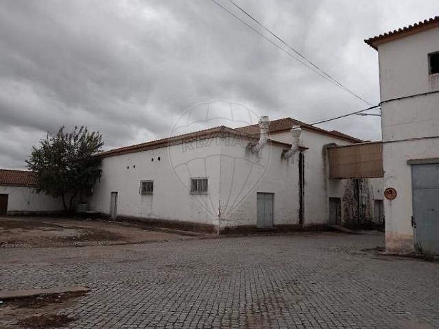 Armazém venda em Zona Industrial de Elvas, Elvas